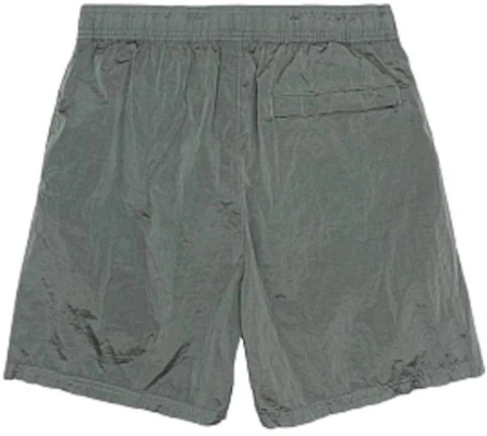 Stone Island 金屬尼龍彈性直筒Logo短褲 銀灰色 男士休閒裝 1015B0943-V0041 Lookbook Stone Island 金屬尼龍彈性直筒Logo短褲 銀灰色 男士休閒裝 1015B0943-V0041