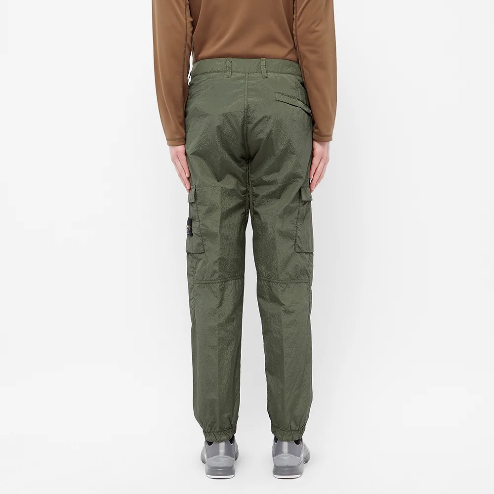Shop Stone Island Metallic Seersucker Cargo Pants Lelaki Hijau Zaitun 721532029-V0058