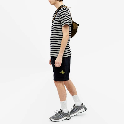 Stone Island Navy Blue Celana Pendek Kasual Mid-Waist dengan Patch. 741564651-V0020 Lookbook Stone Island Navy Blue Celana Pendek Kasual Mid-Waist dengan Patch. 741564651-V0020