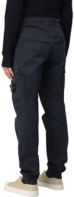 Stone Island Seluar Kargo Biru Tentera Mid-Rise dengan Cuff Elastik 8115313L1-A0120 Details for Stone Island Seluar Kargo Biru Tentera Mid-Rise dengan Cuff Elastik 8115313L1-A0120