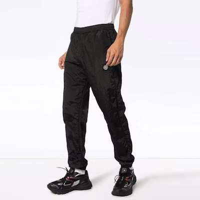 스톤아일랜드 나일론 로고 패치 조거 팬츠 유니섹스 블랙. 711563136-V0029 Shop 스톤아일랜드 나일론 로고 패치 조거 팬츠 유니섹스 블랙. 711563136-V0029