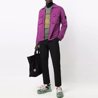 Chaqueta Camisa Morada Stone Island con Bolsillo y Distintivo. 7515113WN-V0145 Lookbook Chaqueta Camisa Morada Stone Island con Bolsillo y Distintivo. 7515113WN-V0145