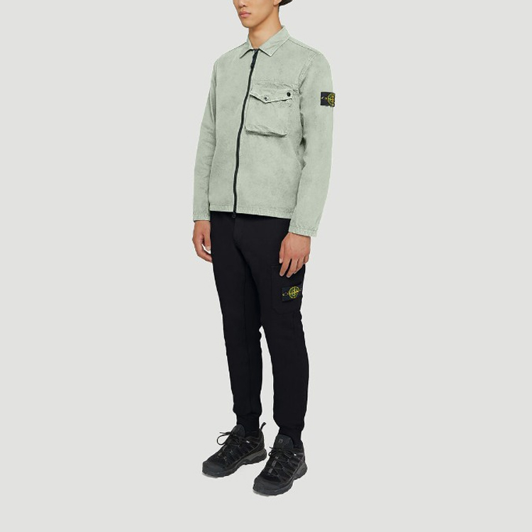 Shop STONE ISLAND SS21 淺綠色徽章口袋夾克 7415117WN-V0152