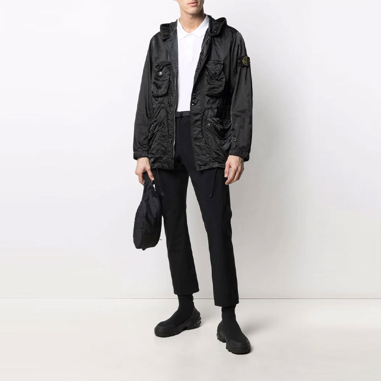Lookbook Stone Island SS21 黑色多口袋连帽夹克 741544430-V0029