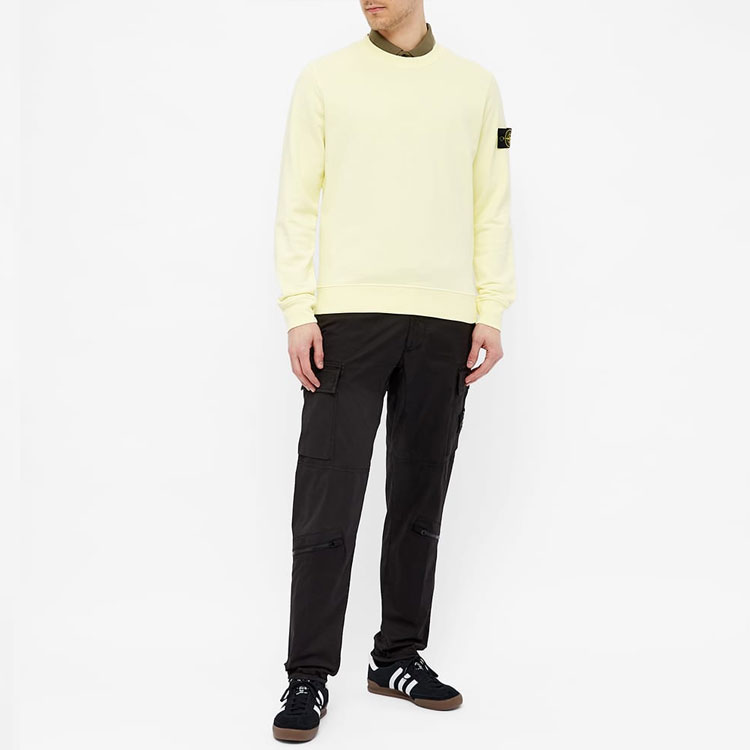Stone Island SS21 Yellow Crewneck Sweatshirt with Sleeve Logo Badge for Men. 741563051-V0031 圖 3