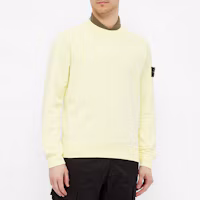 Shop Stone Island SS21 男款黃色圓領衛衣配袖章徽標. 741563051-V0031