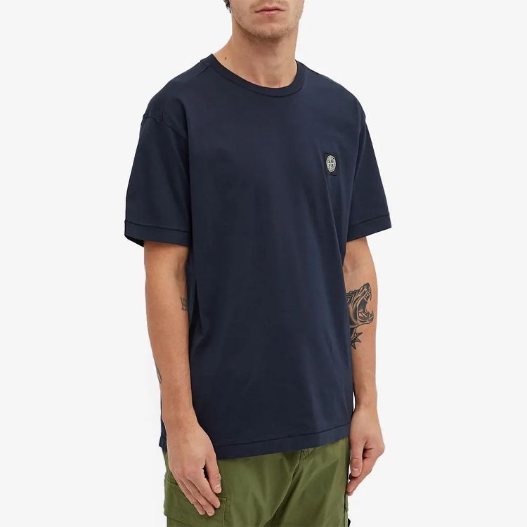 Shop Stone Island SS22 Kemeja-T Lengan Pendek Patch Biru Crewneck. 761524113-V0020