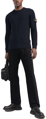 Stone Island SS22 深藍色標誌貼布羊毛圓領毛衣。 7715553C2-V0020 Lookbook Stone Island SS22 深藍色標誌貼布羊毛圓領毛衣。 7715553C2-V0020