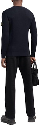 Stone Island SS22 深藍色標誌貼布羊毛圓領毛衣。 7715553C2-V0020 Shop Stone Island SS22 深藍色標誌貼布羊毛圓領毛衣。 7715553C2-V0020