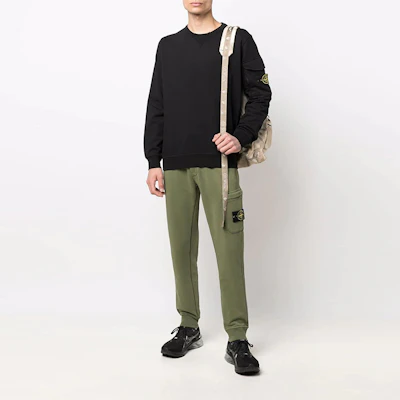 STONE ISLAND SS22 Black Crewneck Long Sleeve Sweatshirt for Men. 761561151-V0029 Lookbook STONE ISLAND SS22 Black Crewneck Long Sleeve Sweatshirt for Men. 761561151-V0029