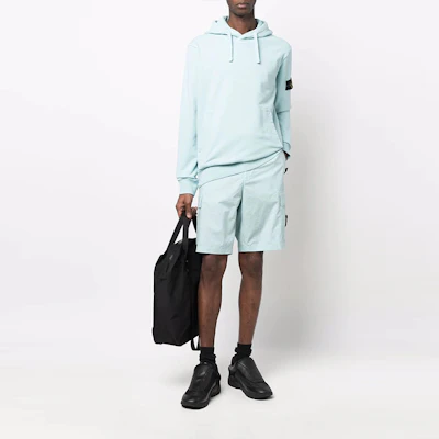 STONE ISLAND SS22 Biru Logo Patch Kangaroo Pocket Long Sleeve Sweatshirt Pria. 761564151-V0044 Lookbook STONE ISLAND SS22 Biru Logo Patch Kangaroo Pocket Long Sleeve Sweatshirt Pria. 761564151-V0044