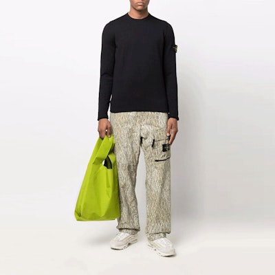 STONE ISLAND SS22 羅盤徽章黑色套頭毛衣 男款. 7615502B0-V0029 Lookbook STONE ISLAND SS22 羅盤徽章黑色套頭毛衣 男款. 7615502B0-V0029