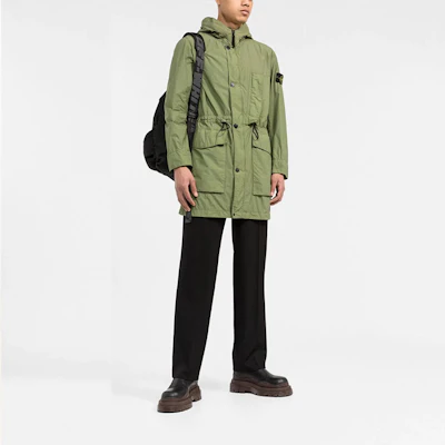 ストーンアイランド SS22 緑色フード付きミドル丈ジャケット メンズ - 秋コレクション. 761570132-V0058 Lookbook ストーンアイランド SS22 緑色フード付きミドル丈ジャケット メンズ - 秋コレクション. 761570132-V0058