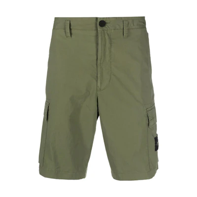 STONE ISLAND SS22 Green Printed Logo Cargo Shorts for Men. 7615L0803-V0058