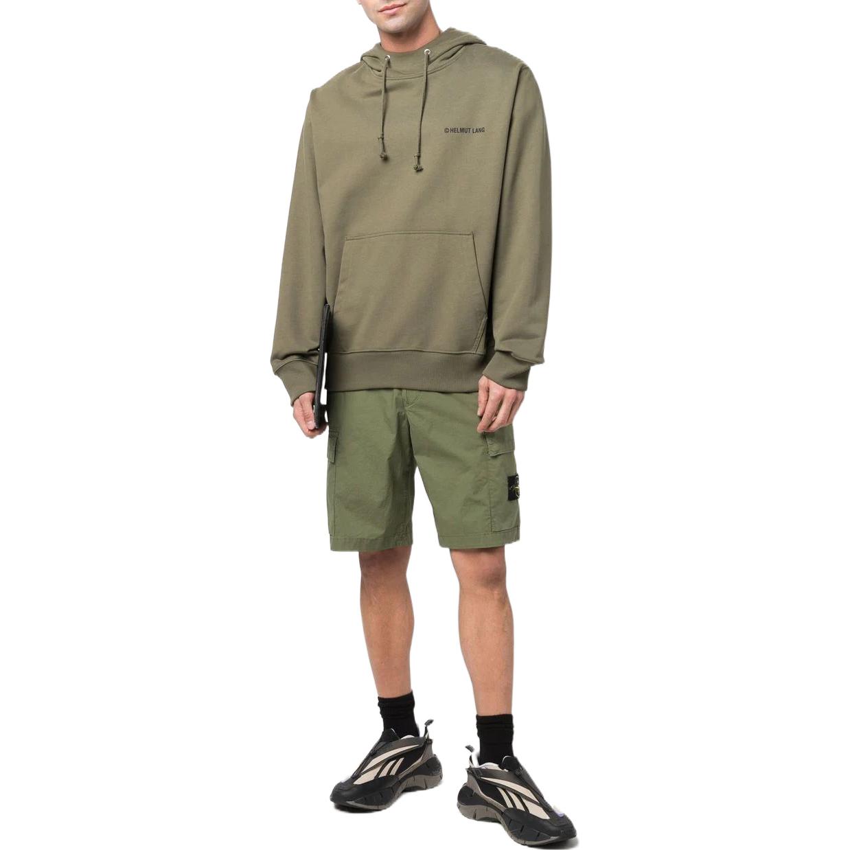 Lookbook STONE ISLAND SS22 綠色印花標誌男士工裝短褲 7615L0803-V0058
