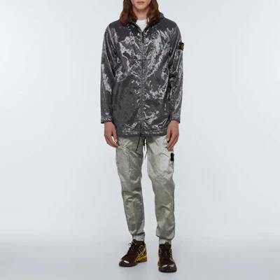 STONE ISLAND SS22 Metallic Nylon Logo Jogger Pants Men’s Ice Blue. 761531021-V0003 Lookbook STONE ISLAND SS22 Metallic Nylon Logo Jogger Pants Men’s Ice Blue. 761531021-V0003