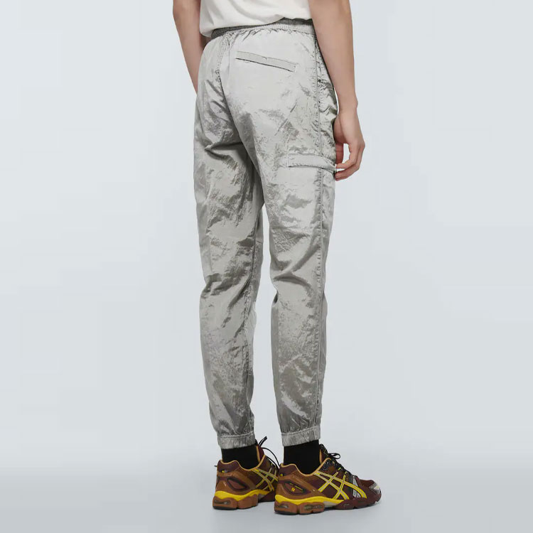 STONE ISLAND SS22 Metallic Nylon Logo Jogger Pants Men’s Ice Blue. 761531021-V0003 圖 4
