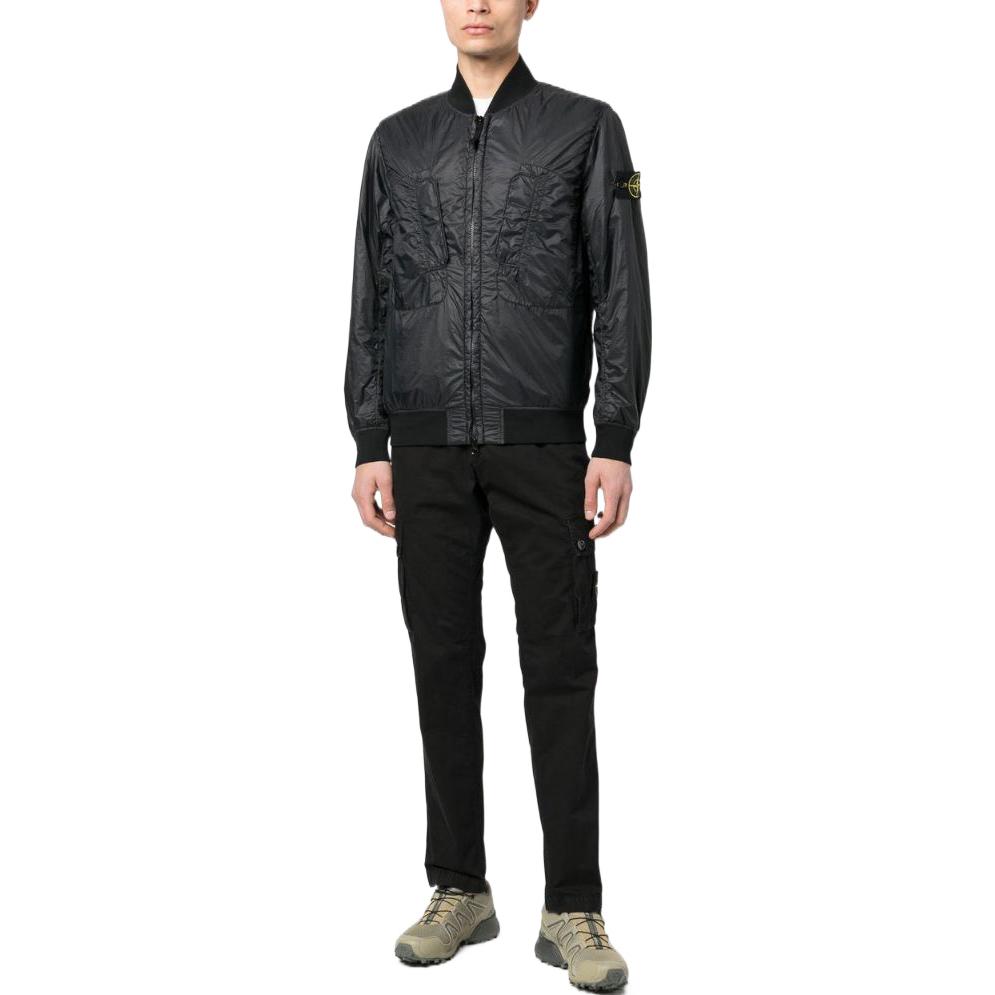 Lookbook STONE ISLAND SS23 黑色休閒褲 工具口袋設計. 1015303WA-A0129
