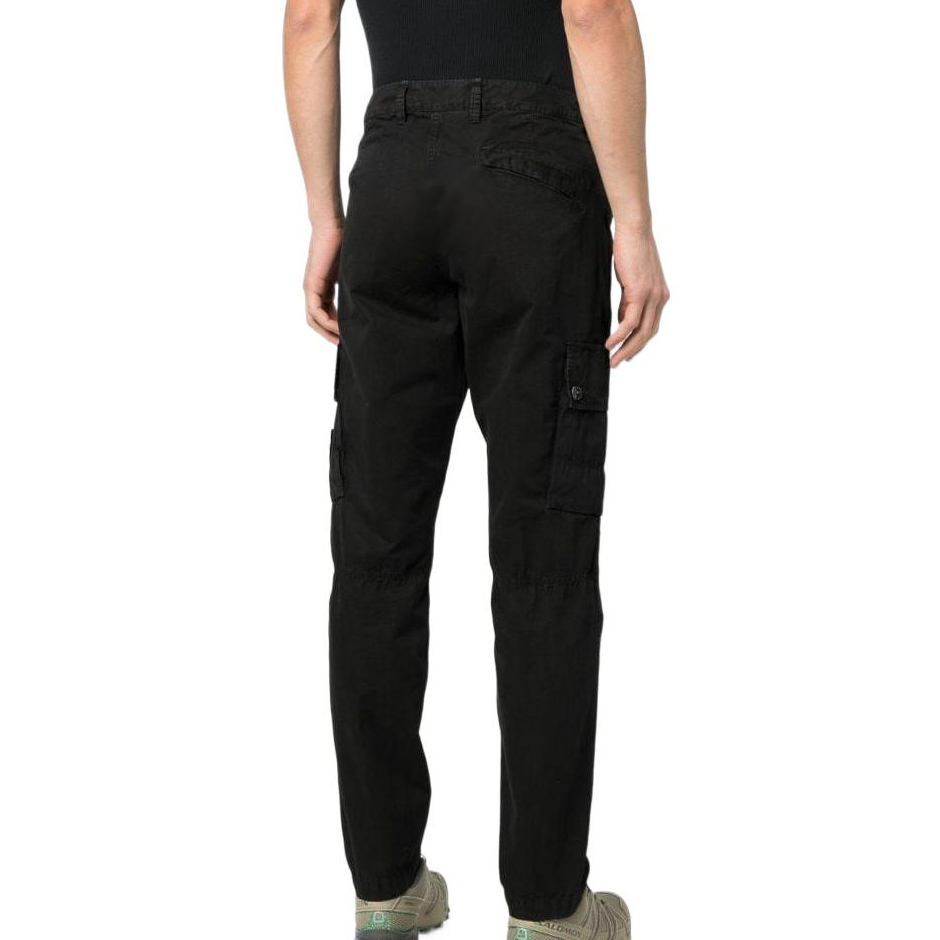 Shop STONE ISLAND SS23 黑色休閒褲 工具口袋設計. 1015303WA-A0129