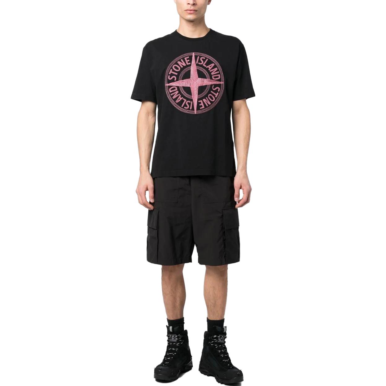 Shop STONE ISLAND SS23 黑色短袖針織T恤帶有標誌印花 781521580-V0029