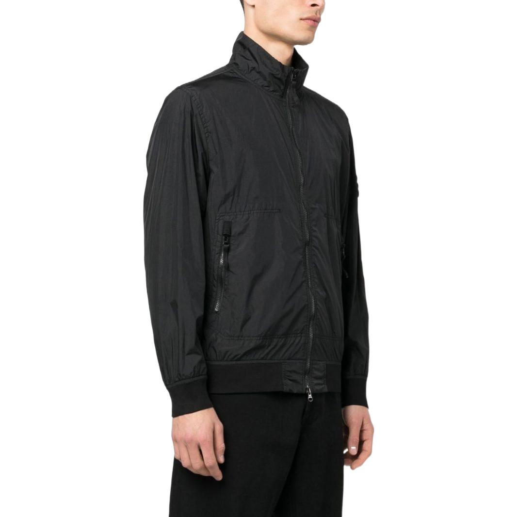 Purchase Stone Island SS23 黑色拉鍊外套帶標誌補丁。 781542822-V0029