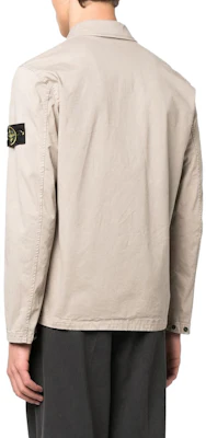 STONE ISLAND SS23 Chaqueta Camisa Caqui Logo Bordado Color Sólido. 781510304-V0192 Purchase STONE ISLAND SS23 Chaqueta Camisa Caqui Logo Bordado Color Sólido. 781510304-V0192