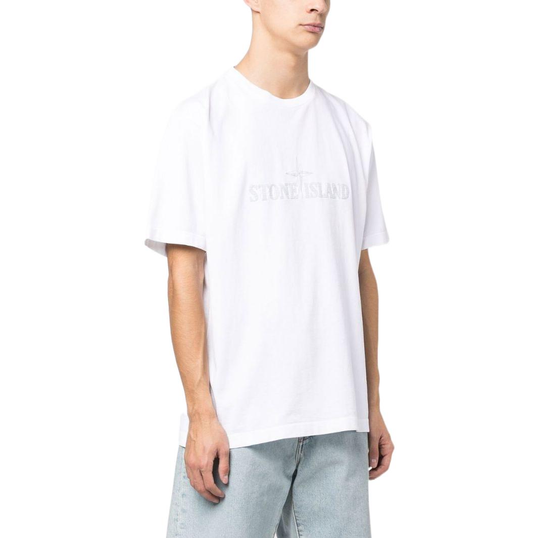 Purchase STONE ISLAND SS23 Kemeja-T Leher Bulat Putih dengan Cetakan Logo. 781521579-V0001