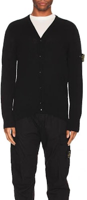 STONE ISLAND SS23 男士黑色V領針織毛衣附標誌。 7815527D3-V0029 Shop STONE ISLAND SS23 男士黑色V領針織毛衣附標誌。 7815527D3-V0029