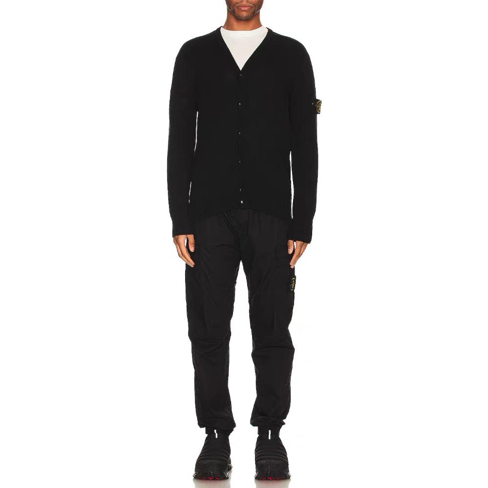 Purchase STONE ISLAND SS23 男士黑色V領針織毛衣附標誌。 7815527D3-V0029