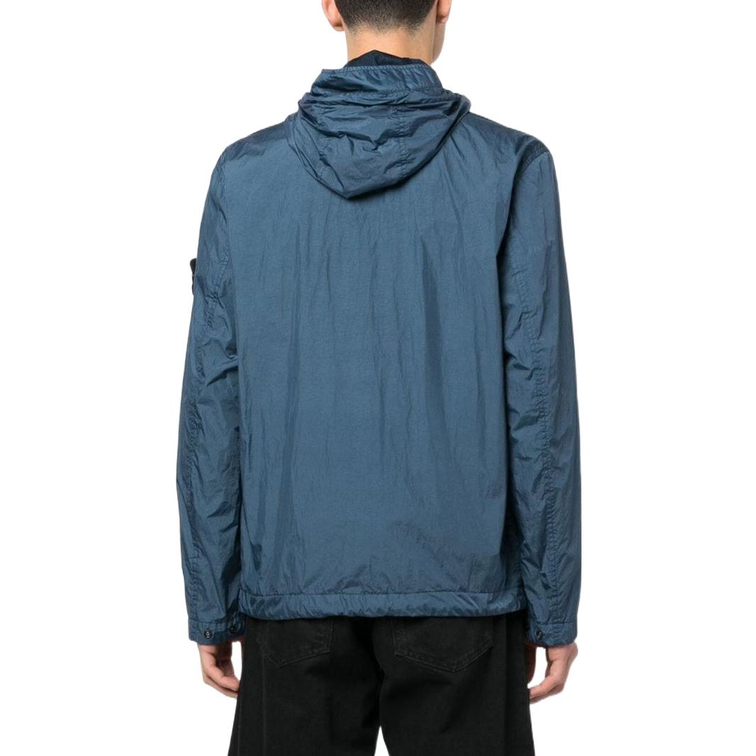 Shop STONE ISLAND SS23 男士轻便防水风衣夹克 蓝色 781540522-V0024