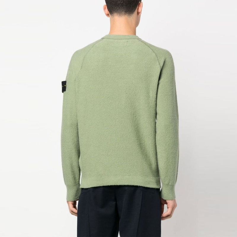 Shop STONE ISLAND SS23 經典徽章長袖圓領毛衣 綠色 7815534D2-V0055