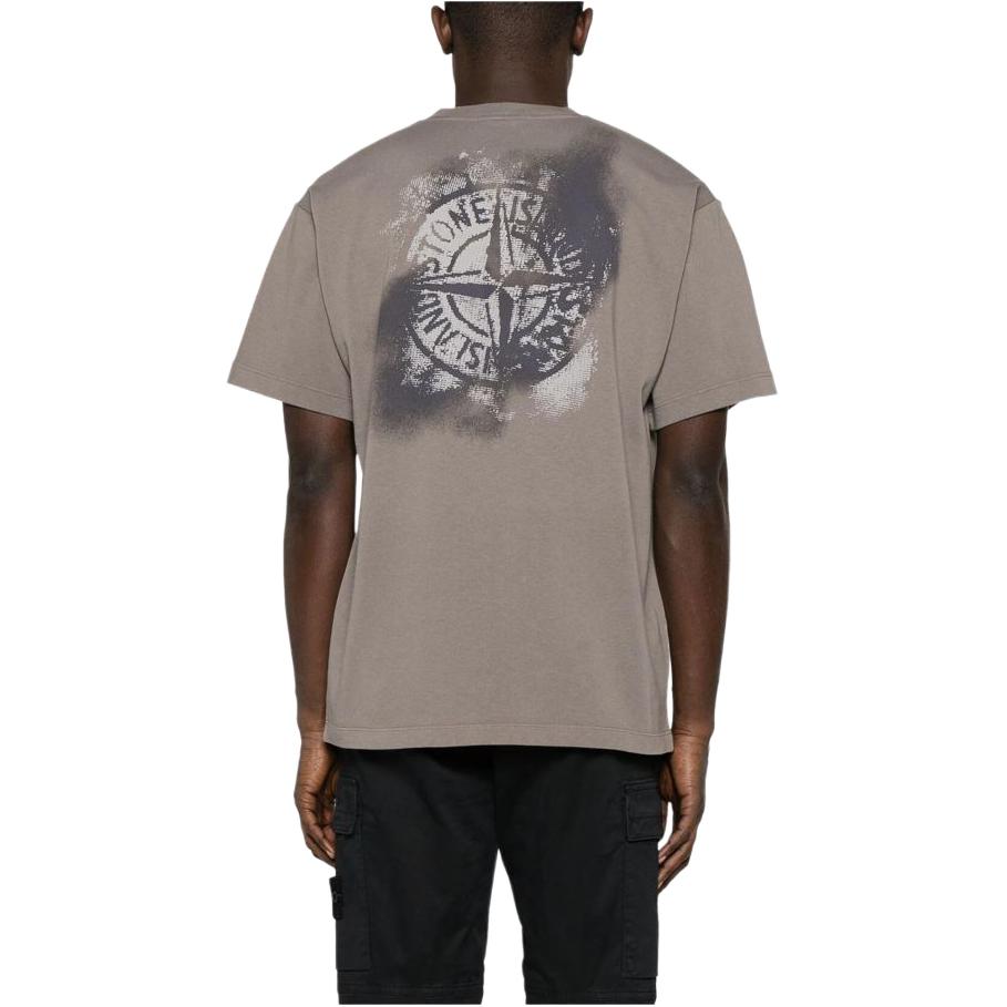 Shop Stone Island SS24 髒感Logo印花圓領T恤 淡灰色。 80152RCE6-V0092