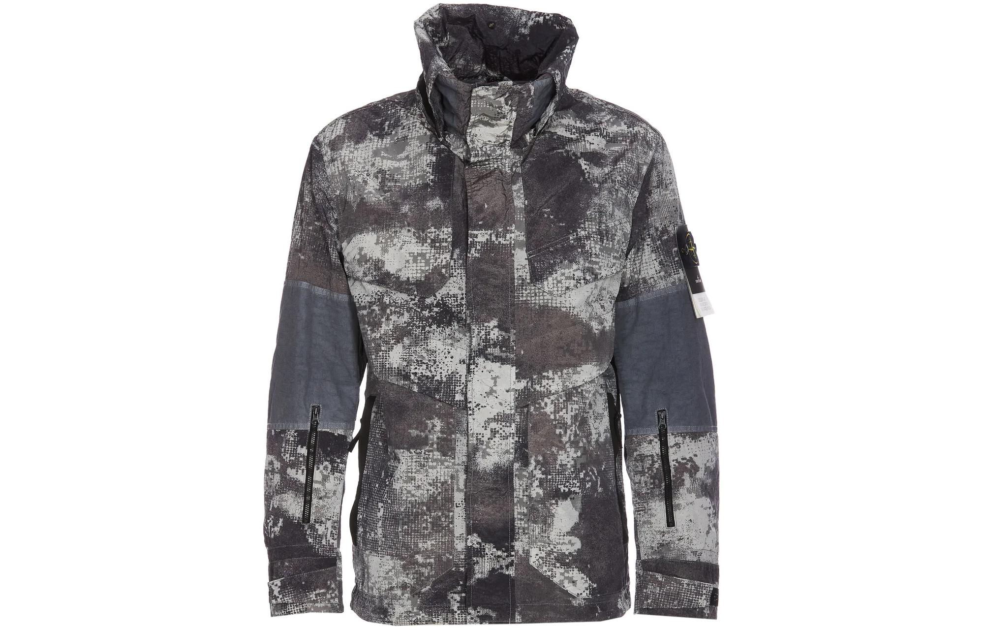 Lookbook 스톤아일랜드 SS24 그레이 카모 스탠드칼라 집업 자켓. 8015438E1-V0060