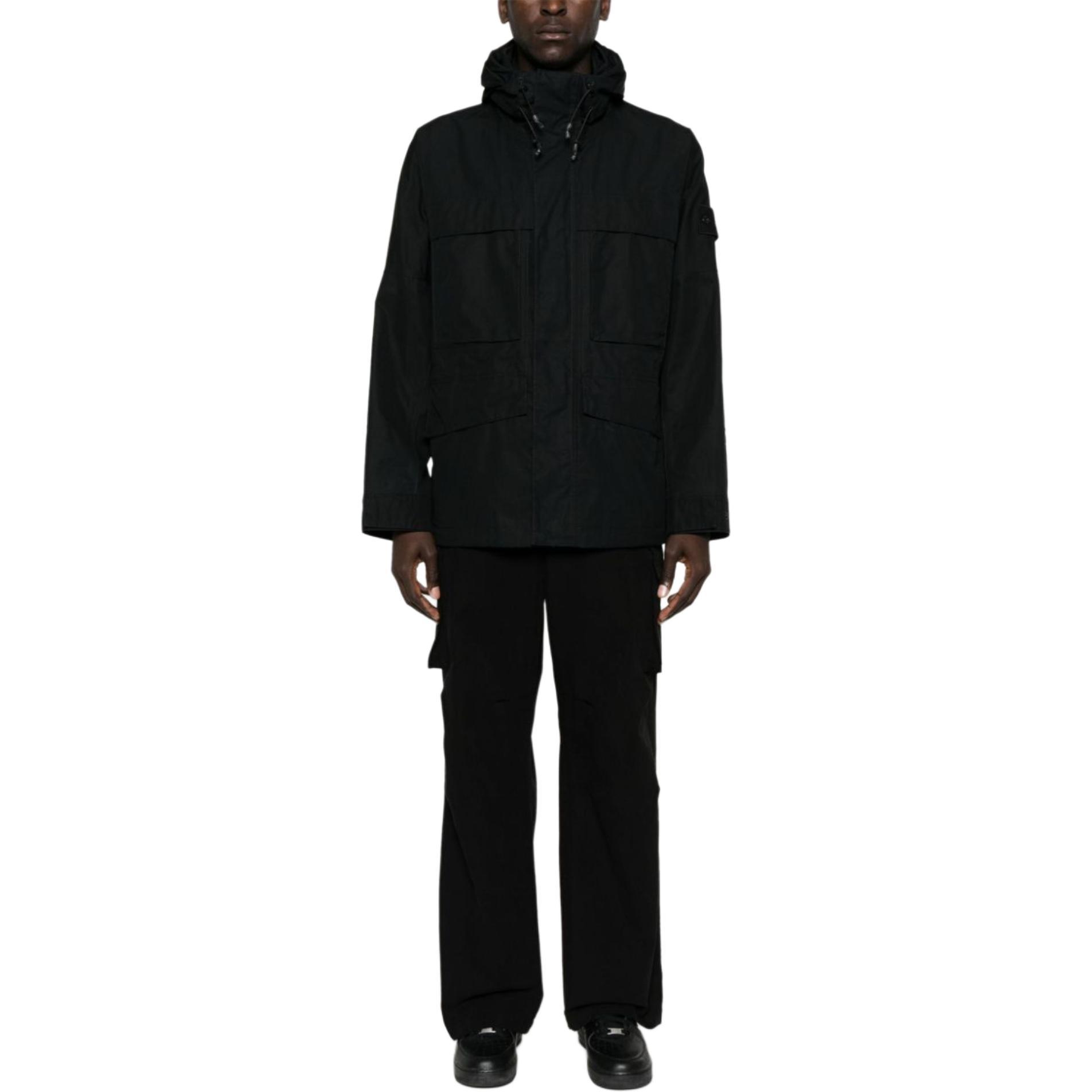 Lookbook STONE ISLAND SS24 Ghost系列黑標連帽拉鍊外套 黑色。 8015433F1-V0029