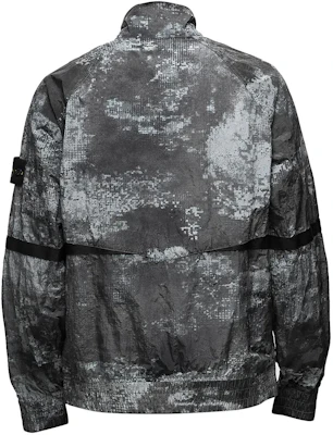 ストーンアイランド SS24 グレー迷彩プリント ジップアップ ハイカラージャケット 8015661E1-V0060 Lookbook ストーンアイランド SS24 グレー迷彩プリント ジップアップ ハイカラージャケット 8015661E1-V0060