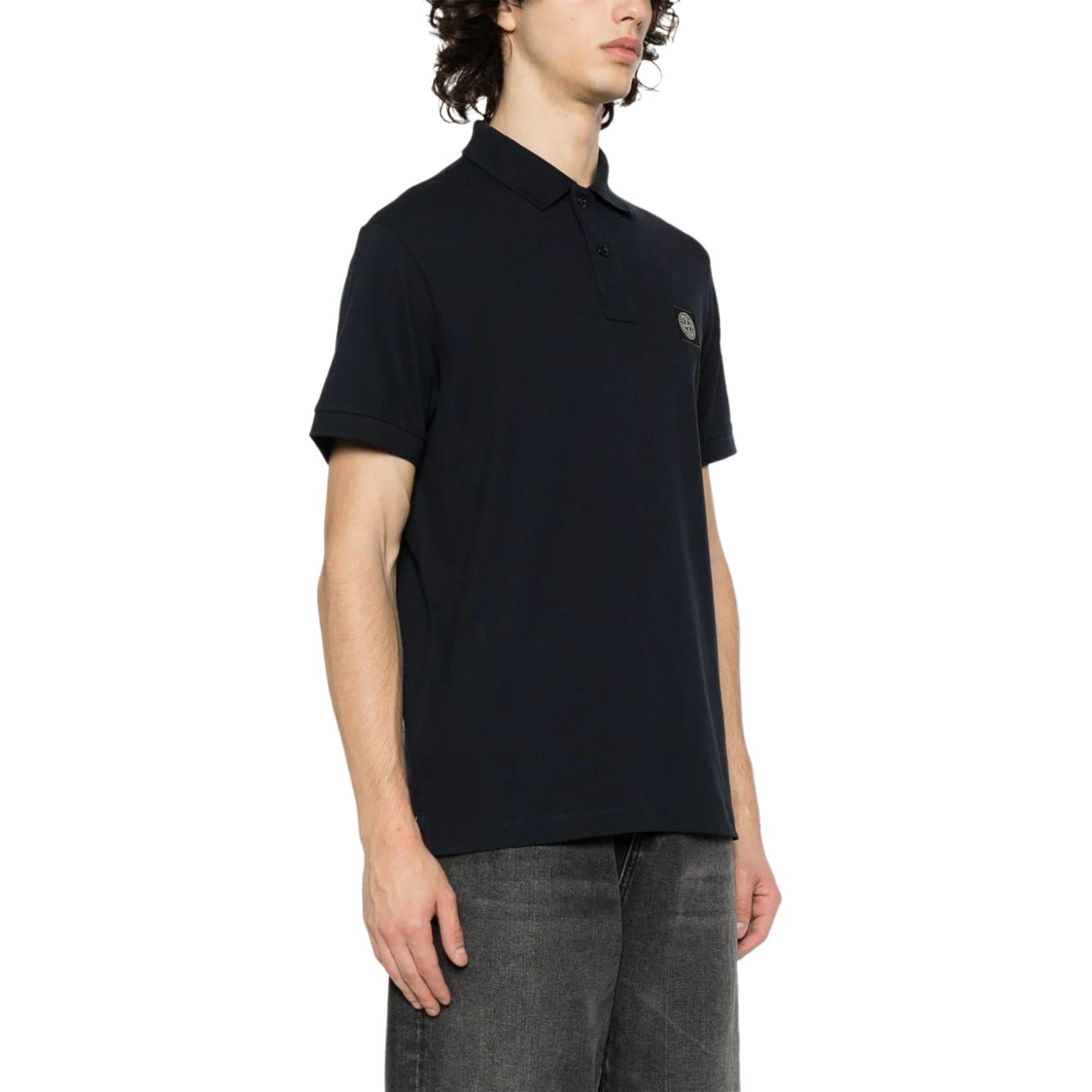 Shop Stone Island SS24 標誌印花棉質POLO衫 深藍色 - 短袖 80152SC17-A0020