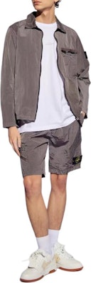 스톤 아일랜드 SS24 나일론 메탈 로고 셔츠 재킷 도브 그레이 남성 801511219-V0092 Purchase 스톤 아일랜드 SS24 나일론 메탈 로고 셔츠 재킷 도브 그레이 남성 801511219-V0092
