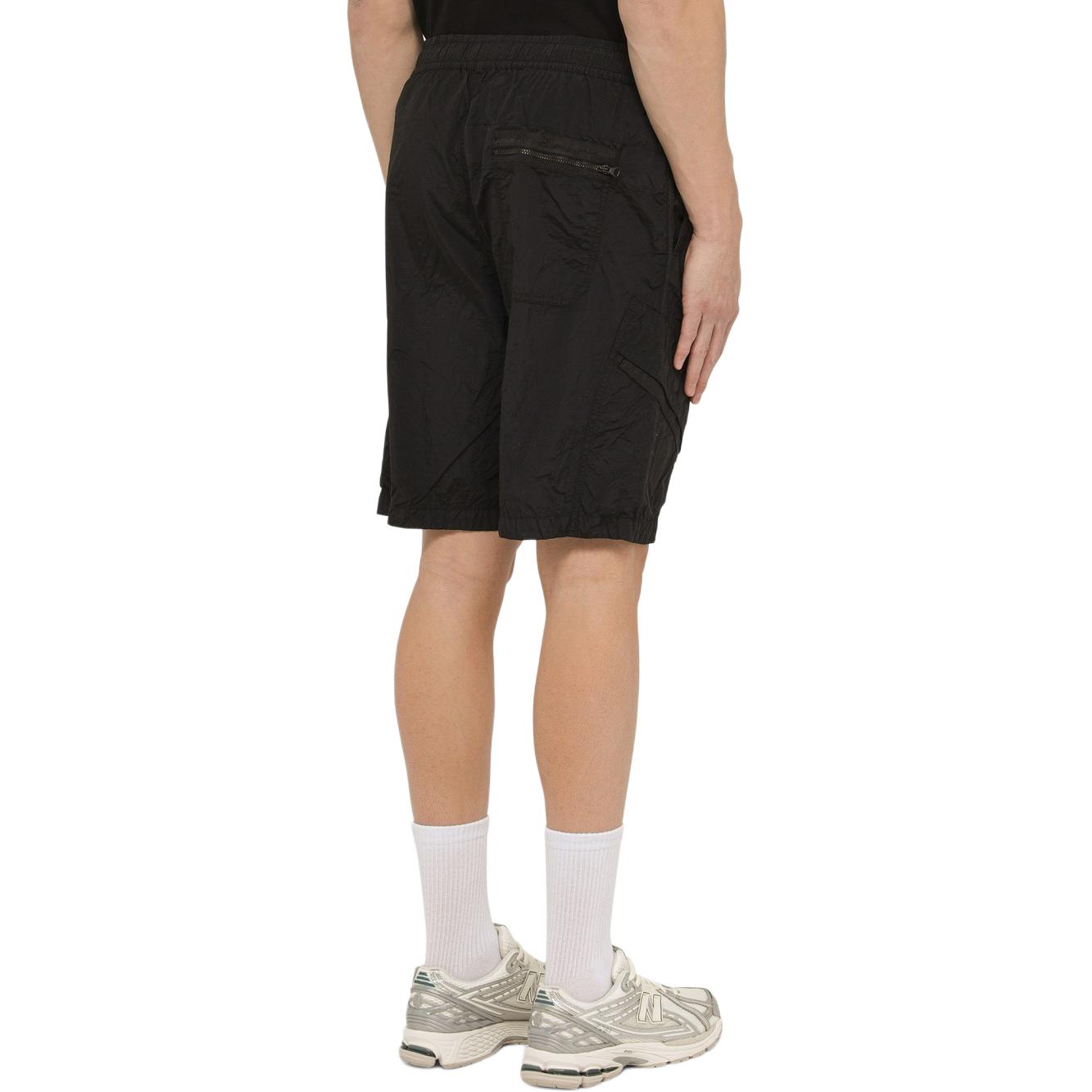 Purchase STONE ISLAND SS24 Nylon Metal Logo Pantalones Cortos Negros Hombre. 8015L1719-V0029