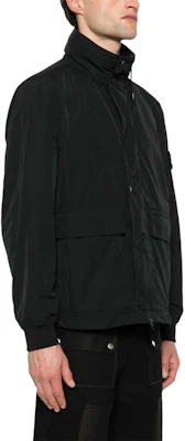 ストーンアイランド SS24 無地 ロゴ ポケット スタンドカラー ジップジャケット ブラック メンズ 801541626-V0029 Purchase ストーンアイランド SS24 無地 ロゴ ポケット スタンドカラー ジップジャケット ブラック メンズ 801541626-V0029