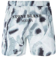 Lookbook Stone Island 綠色寬鬆版紮染彈性腰泳褲。 7615B04X8V0044