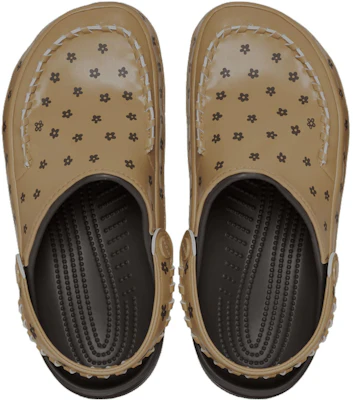 Story mfg. x Crocs 經典款拖鞋 ''棕色'' 209749-206 Shop Story mfg. x Crocs 經典款拖鞋 ''棕色'' 209749-206