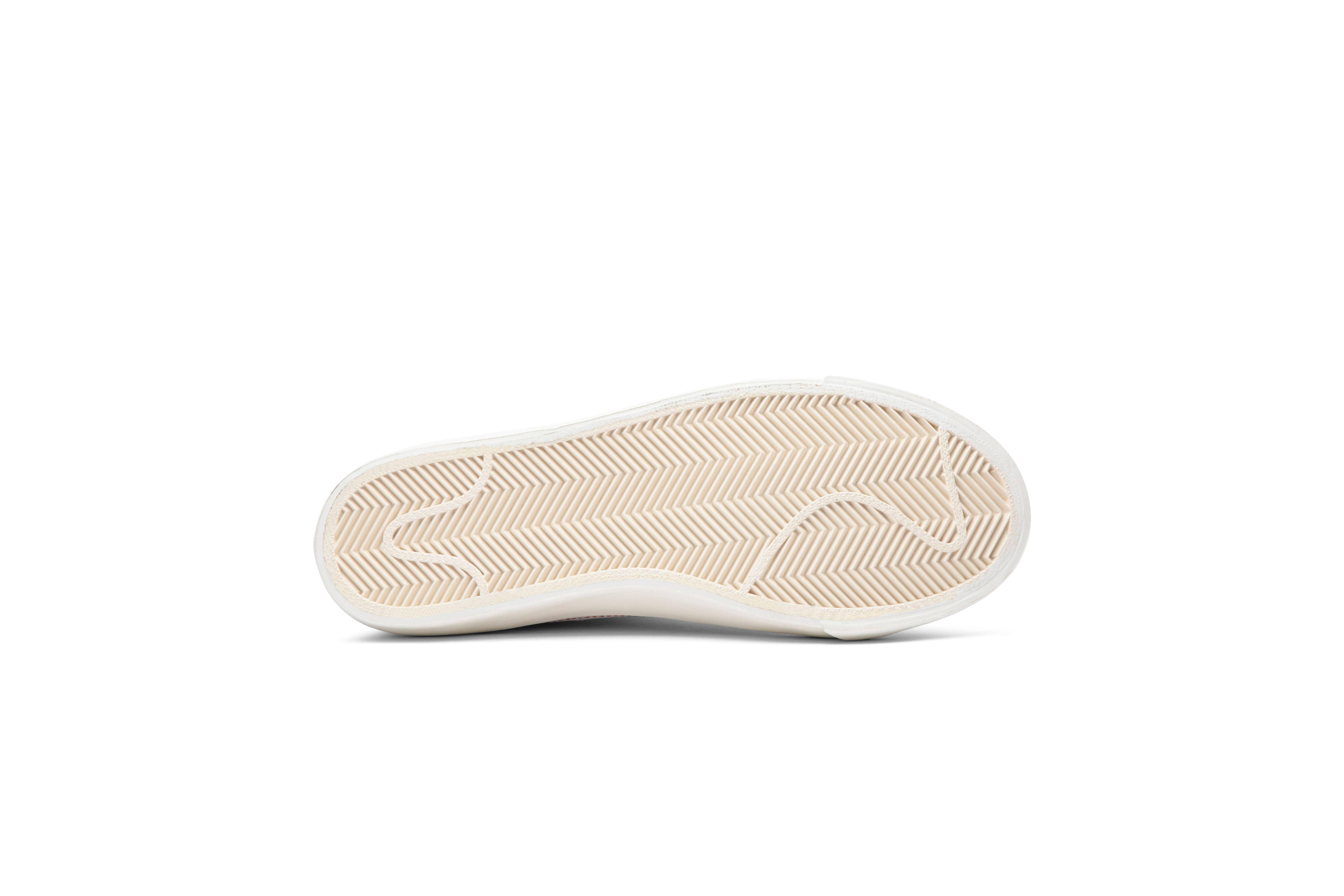 Shop ストレンジャー・シングス × ナイキ ブレーザーMID ホーキンス高校 CJ6101-100