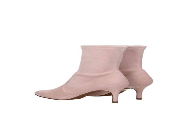 Lookbook Stuart Weitzman 粉紅色Cling靴 F42647-720_CLINGXL20178