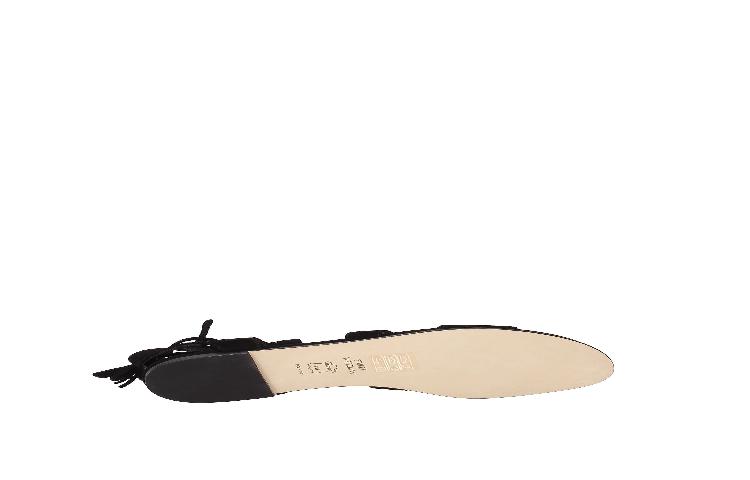 Purchase Stuart Weitzman 'Pre-Roman Flat Hitam'. ROMANFLATVL13072