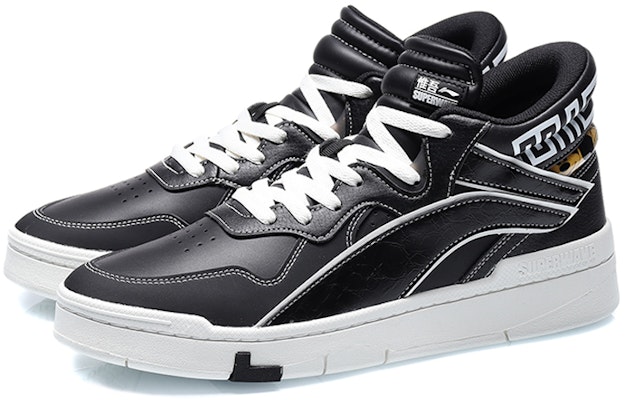 Li-Ning Superwave Mid x Disney 'Hitam Putih' Sneakers AGCQ179-3 Lookbook Li-Ning Superwave Mid x Disney 'Hitam Putih' Sneakers AGCQ179-3