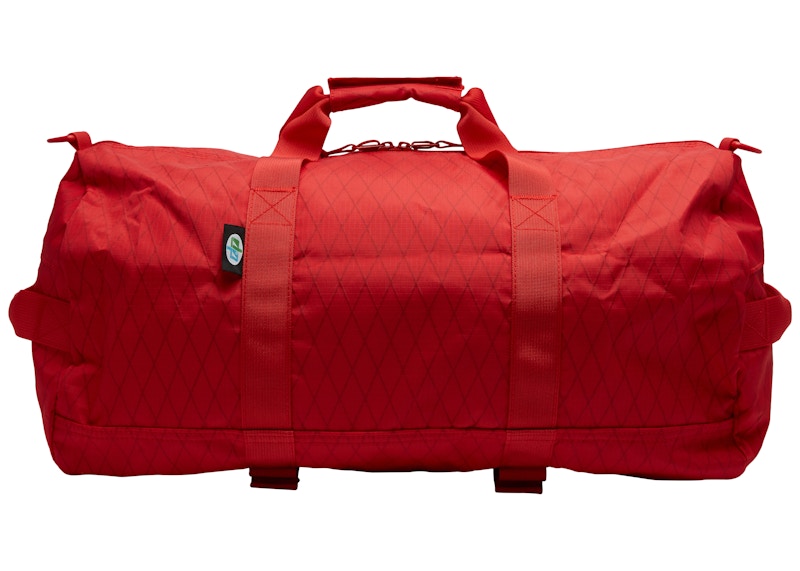 Lookbook Supreme 18FW 赤ダッフルバッグ
