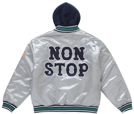 Supreme Homerun 缎面连帽银色棒球夹克 Lookbook Supreme Homerun 缎面连帽银色棒球夹克