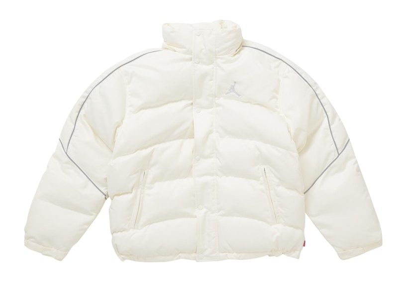 Order Supreme x Jordan 白色羽绒夹克