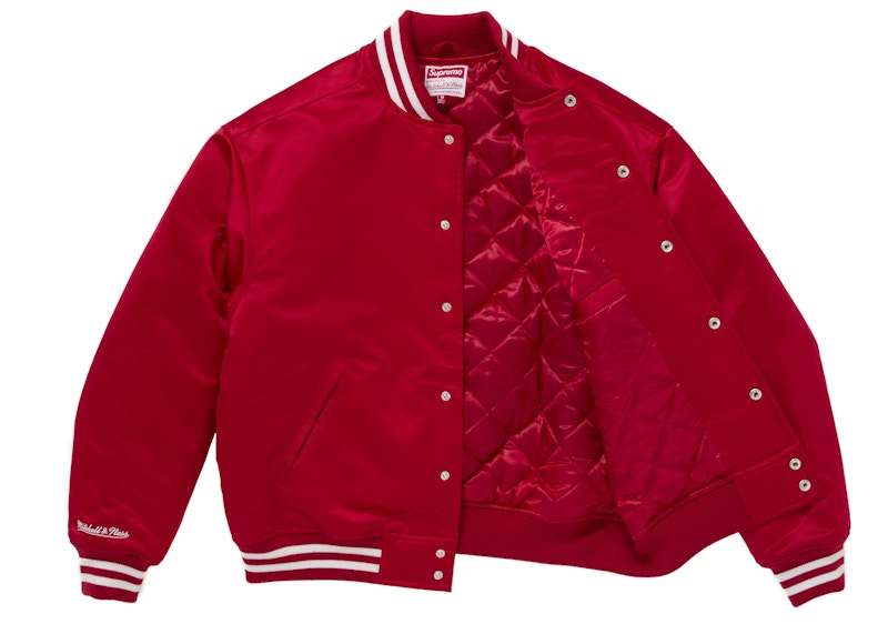 Order Chaqueta Varsity Satinada Roja Supreme Mitchell & Ness (FW24).
