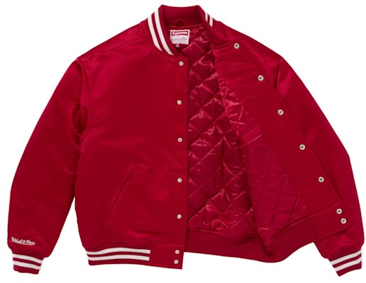 Chaqueta Varsity Satinada Roja Supreme Mitchell & Ness (FW24). Order Chaqueta Varsity Satinada Roja Supreme Mitchell & Ness (FW24).
